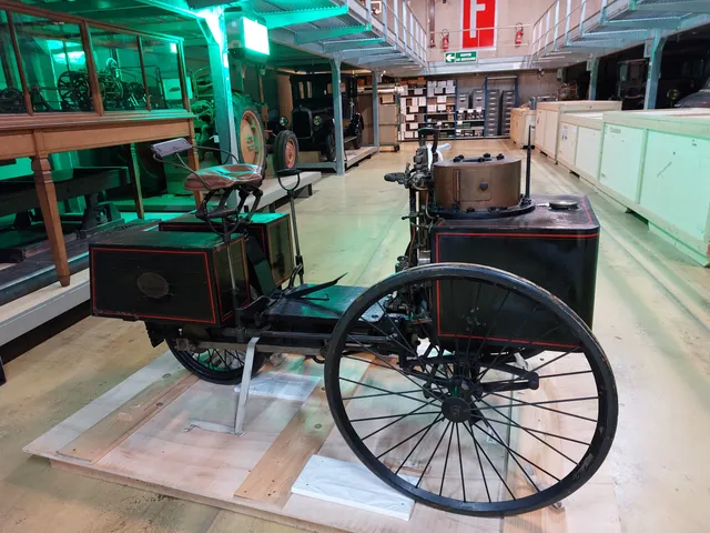 Réserves du musée des Arts et Métiers