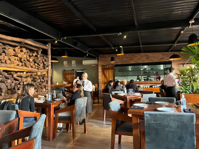 La Descendencia Restaurant Bar