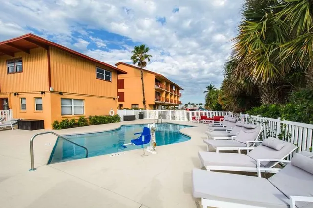 Royal Inn Beach Hotel Hutchinson Island