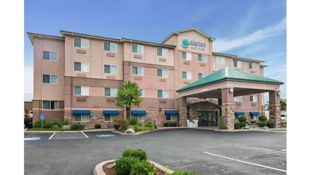 Clarion Pointe Medford