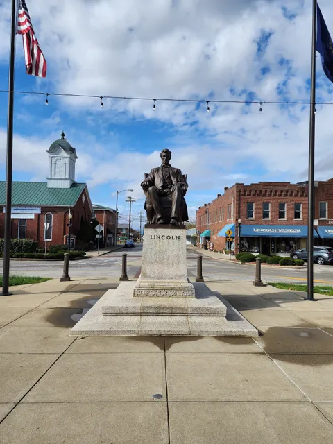 Statue Of Abraham Lincoln