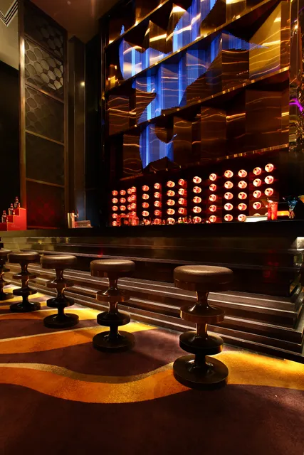 Connexions Bar, Crowne Plaza