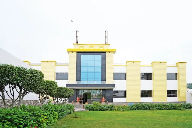 Capital O 49078 Hotel Chinar