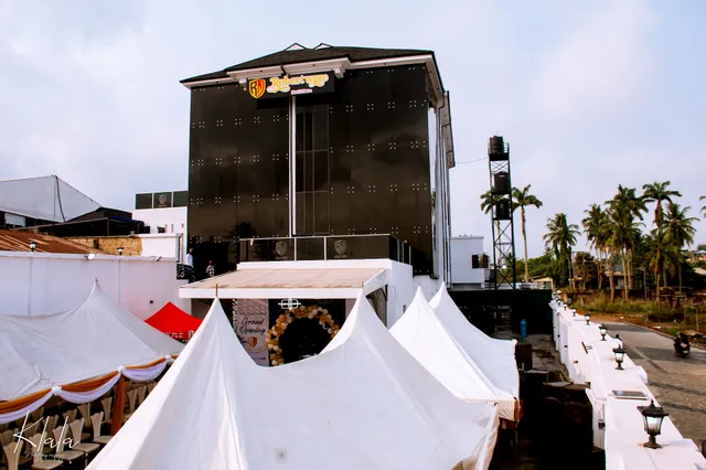 Robertware Hotel & Suites