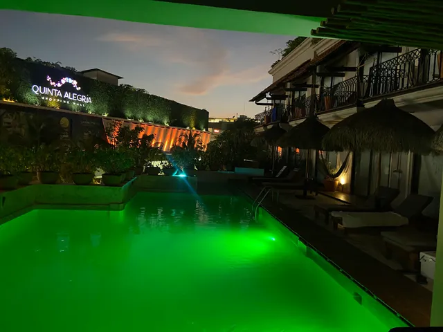 "5TH AVE WITH PARKING" Caribbean Paradise Boutique Hotel "by BFH"