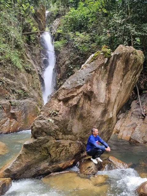 Trail Head to Batu Bertenggek Waterfall