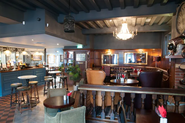 Huckleberrys Bar and Grill