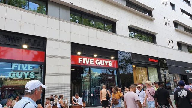 Five Guys Burgers and Fries Plaza Cataluña