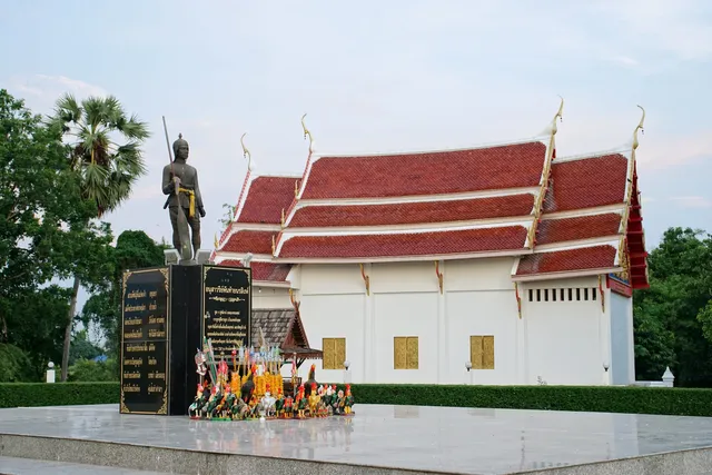 Phanthai Norasing Monument