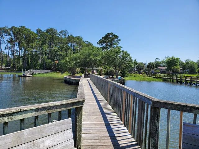 Oak Island Nature Center