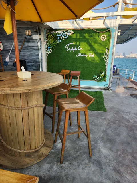 Tappia Floating Cafe Pattaya