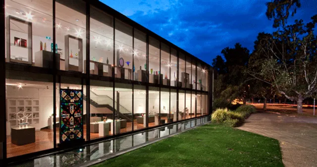 Wagga Wagga Art Gallery - National Art Glass Gallery