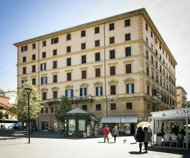 Glam Resort Luxury Lorenzo