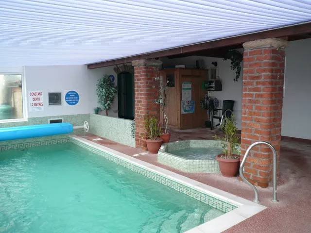 Let's Holiday - Mel House Cottages