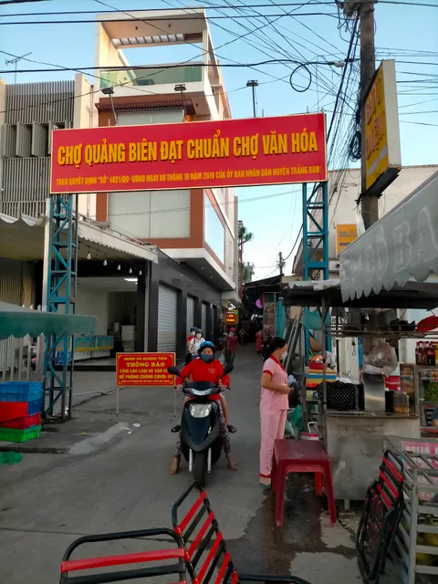 Quang Bien Market