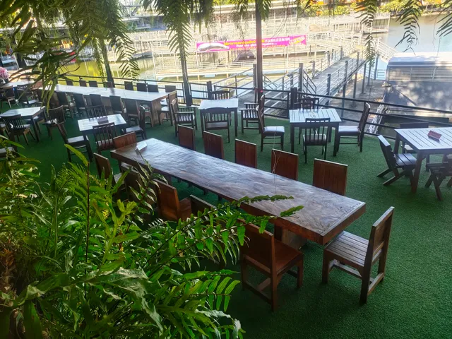 ห้องอาหารพลับพลึง สวนนงนุช