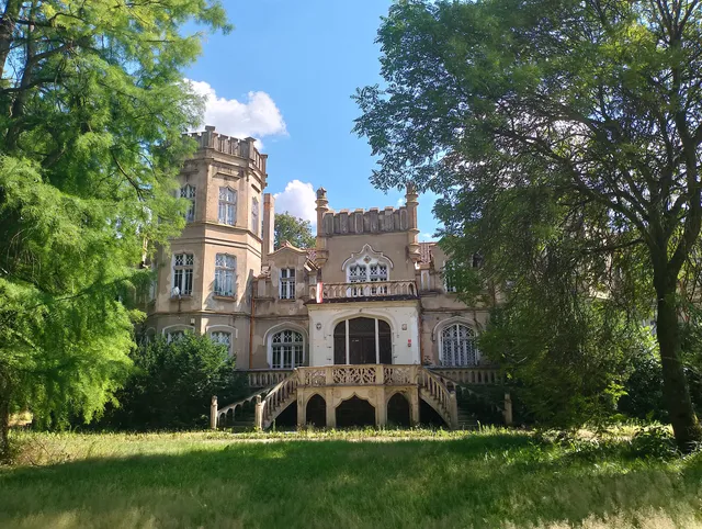 Pałac w Kotowie Mr. Buszka