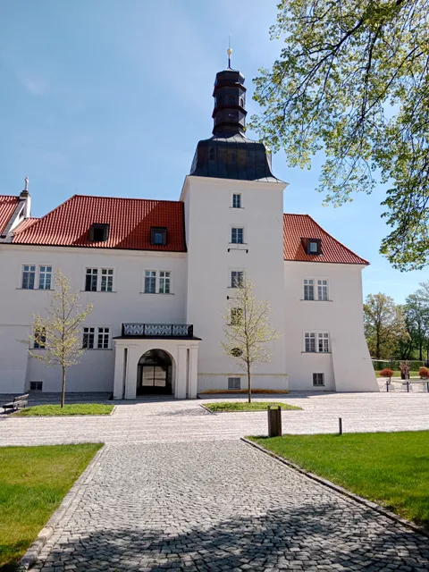 Zámek Dolní Břežany