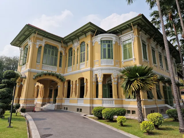 Parutsakawan Palace