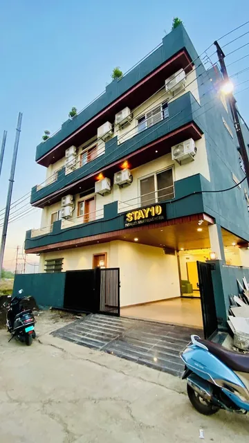 Stay 10 Parallel Apartment Hotel