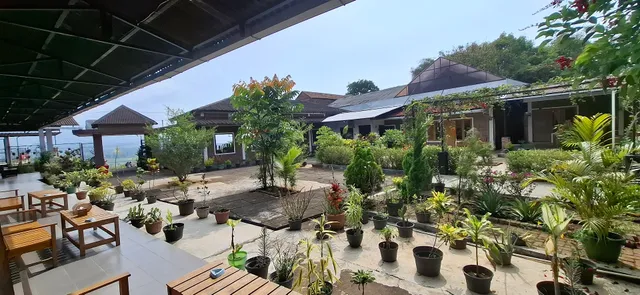 RedDoorz Resort near Darajat Garut