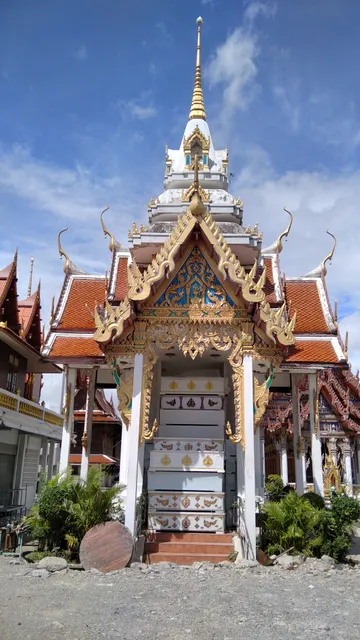 Wat Sao Thong Hin