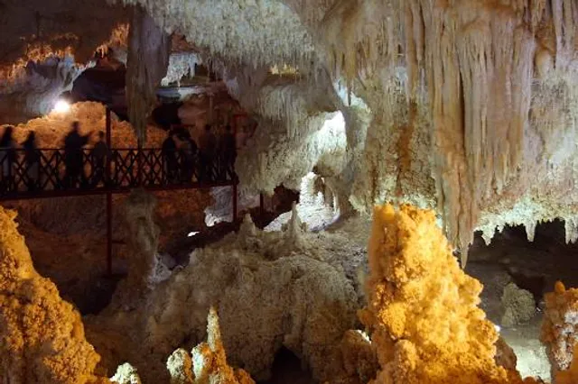 Quri Qal'eh Cave (Şikefta Quřî Qeła)