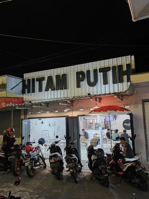HITAM PUTIH Cafe