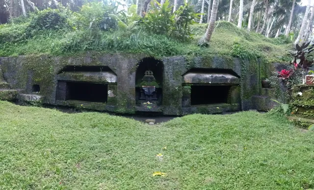 Jukut Paku Cliff Temple