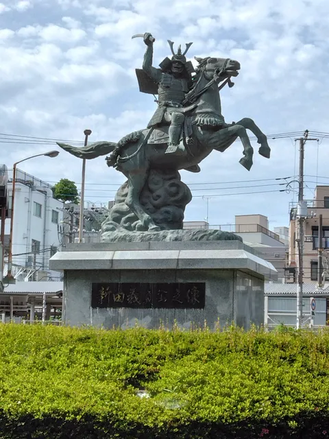 Statue of Yoshisada Nitta