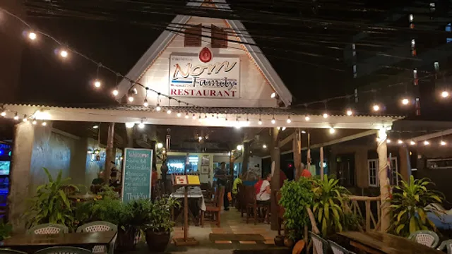 Nom's Family Restaurant & Bungalows