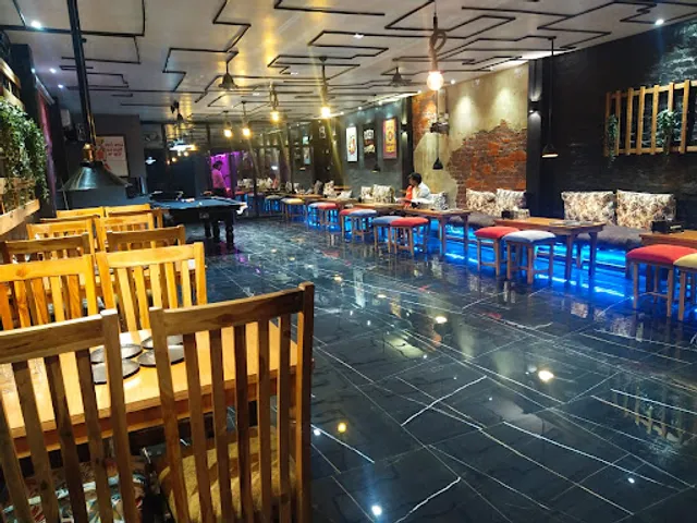 Little Kitchen Restaurant (Cafe & Lounge)