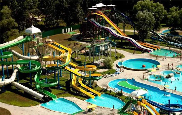 Zabroshennyy Akvapark "Ekvator"