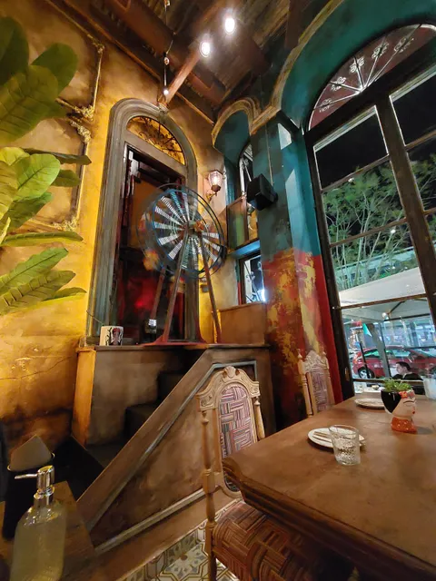 Pueblo Chido, Nea Smyrni