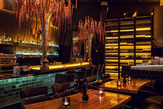 ROCCA 800°C | Steakhaus, Restaurant & Bar im Düsseldorfer Medienhafen