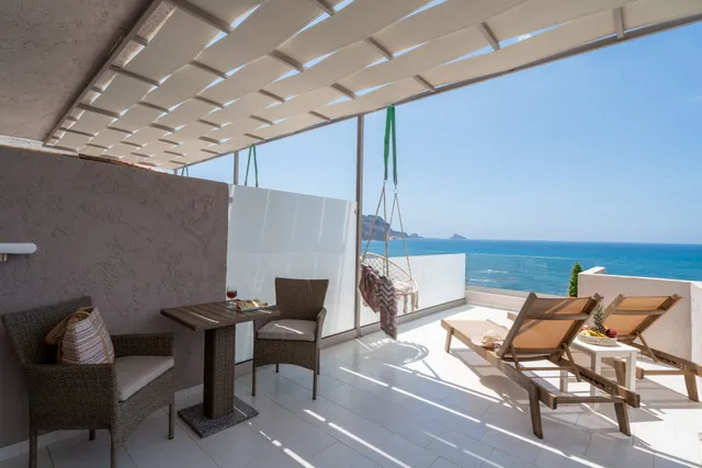 ENDLESS BLUE PLAKIAS