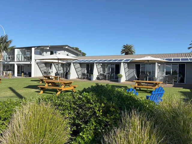 Baileys At The Beach Motel