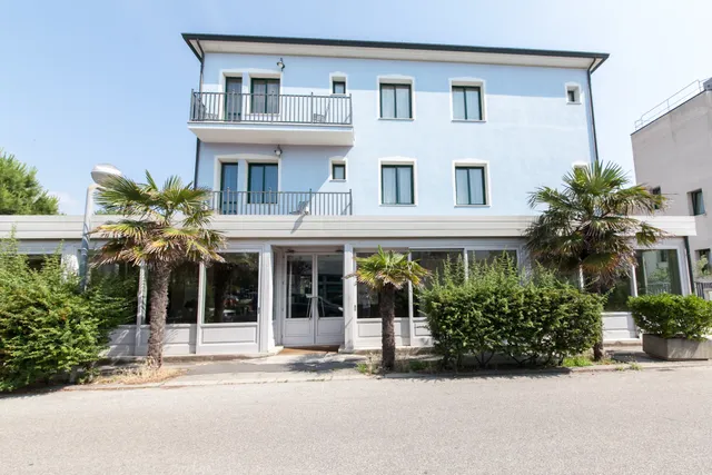 Oasis Hotel & Residence