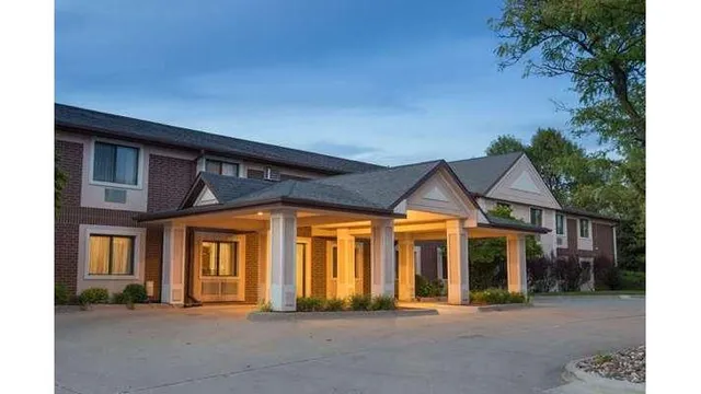 Super 8 by Wyndham Clive IA