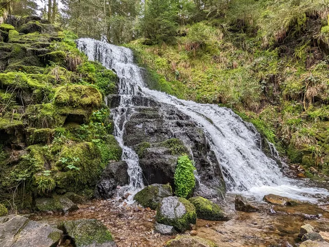 Cascade de creuse goutte