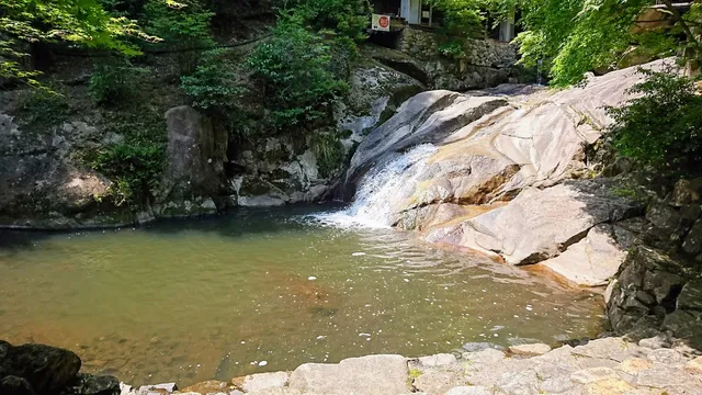 Saburonosuberi Falls