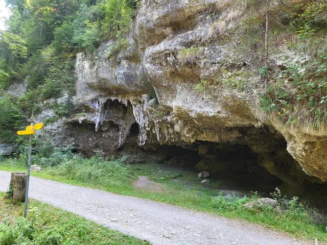 Tropfsteinhöhlen Glütschbachtal