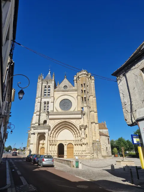 Collégiale Notre-Dame-et-Saint-Loup
