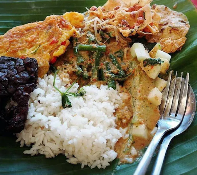 Soto Rawon & Pecel Madiun Mergoroso