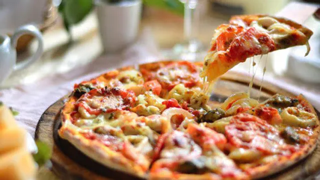 Canadian Pizza Unlimited & Fried Chicken