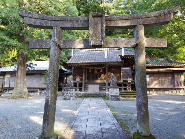 Shirataki Shrine