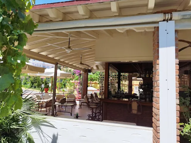 Platanias Taverna & Bar