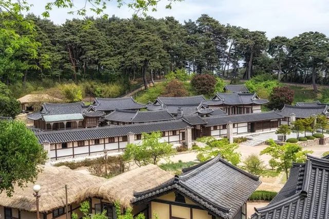 Seongyojang House