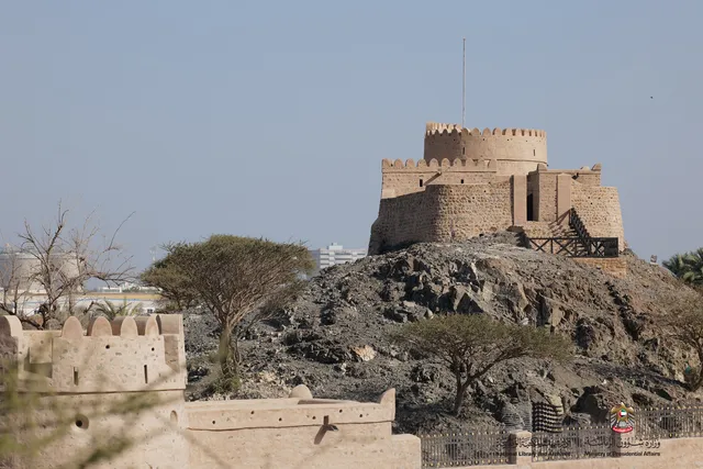 Sakamkam Fort and village