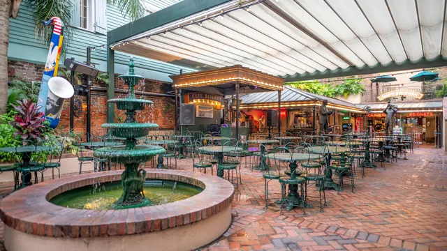 Cafe Beignet, Bourbon Street